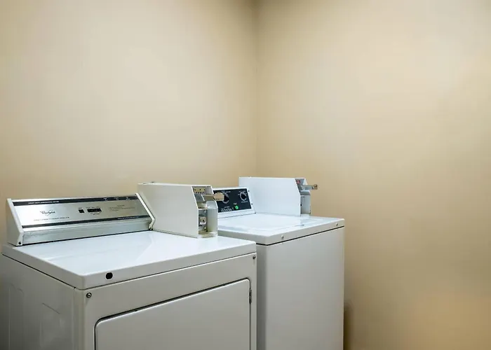 Days Inn & Suites By Wyndham West Edmonton